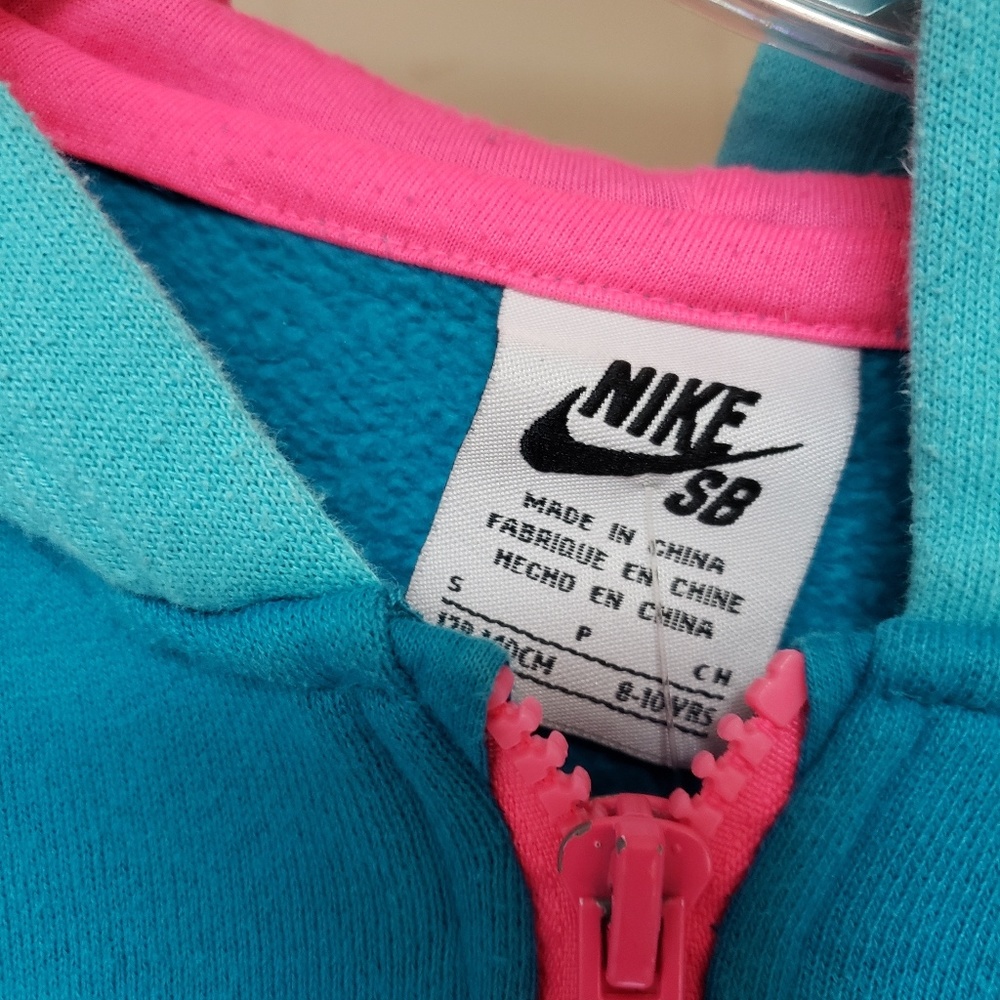 Nike - Picture 2 of 2